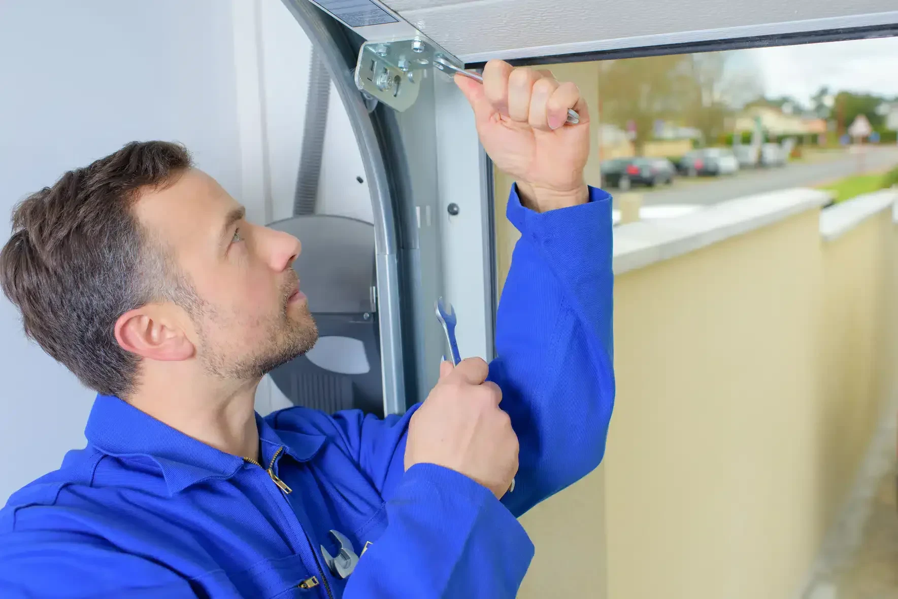 Garage Door Repair Technician Nassau County New York